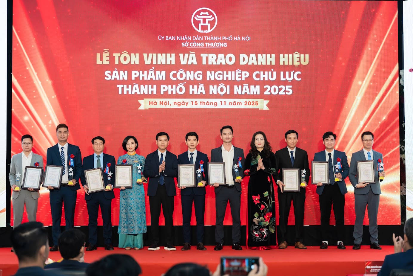 Hà Nội tôn vinh 35 sản phẩm công nghiệp chủ lực năm 2025- Ảnh 2.