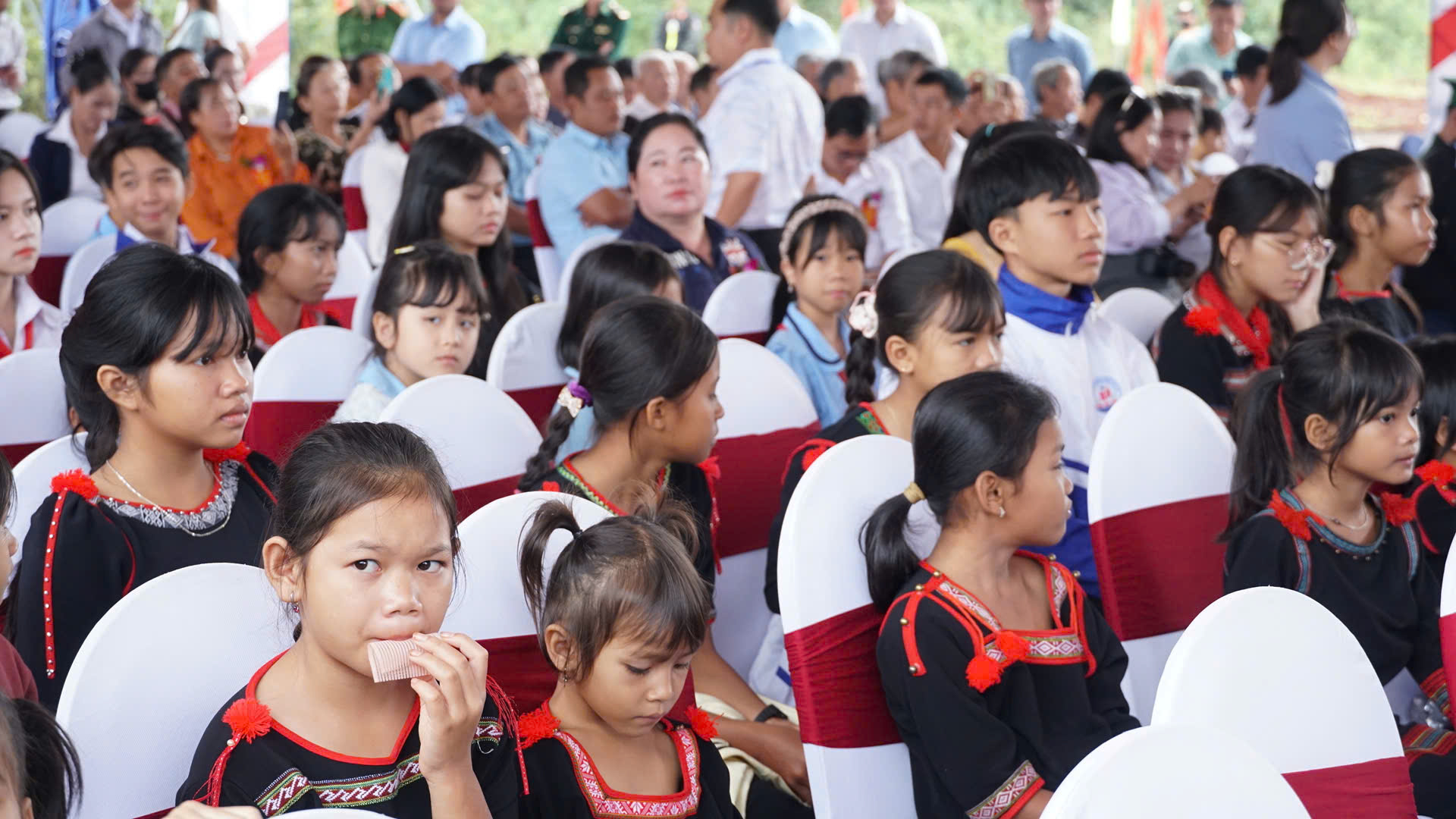 Phó Thủ tướng Hồ Quốc Dũng dự khởi công xây trường nội trú tại 7 xã biên giới Gia Lai- Ảnh 2. Phó Thủ tướng Hồ Quốc Dũng dự khởi công xây trường nội trú tại 7 xã biên giới Gia Lai- Ảnh 2.