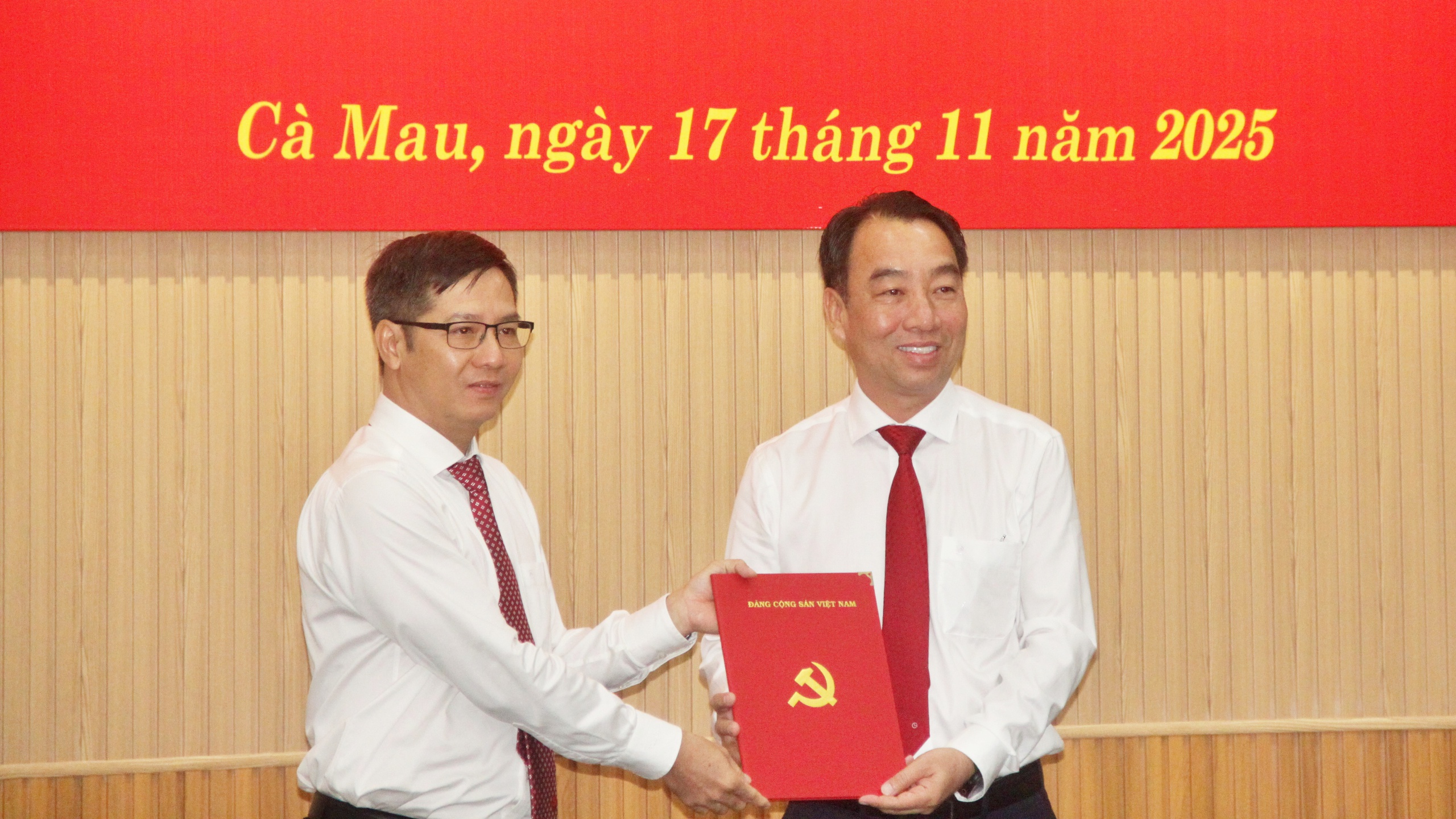 Chủ tịch tỉnh Vĩnh Long làm Phó bí thư Tỉnh ủy Cà Mau- Ảnh 1. Chủ tịch tỉnh Vĩnh Long làm Phó bí thư Tỉnh ủy Cà Mau- Ảnh 1.