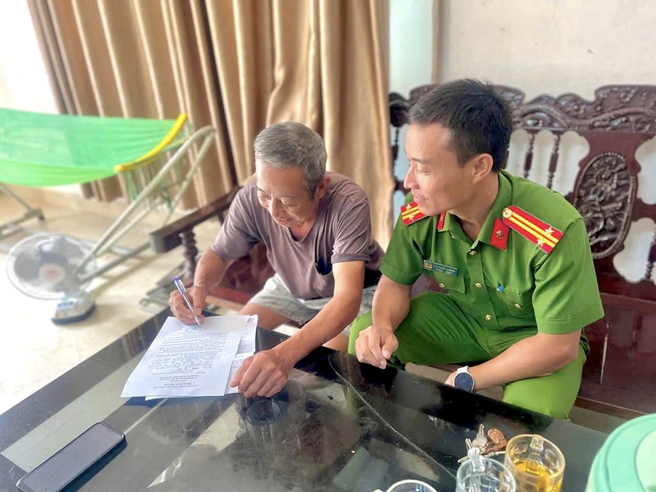 Hà Tĩnh: Trâu bò thả rông trên đường gây tai nạn, chủ trâu có vô can?- Ảnh 7. Hà Tĩnh: Trâu bò thả rông trên đường gây tai nạn, chủ trâu có vô can?- Ảnh 7.