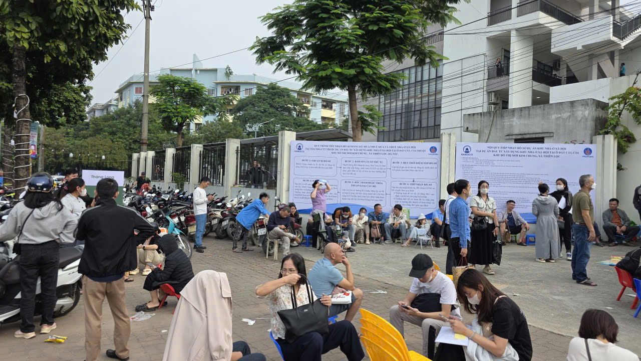 Hà Nội: Cận cảnh ngày đầu mở bán dự án nhà ở xã hội CT3 tại khu đô thị Kim Chung- Ảnh 4. Hà Nội: Cận cảnh ngày đầu mở bán dự án nhà ở xã hội CT3 tại khu đô thị Kim Chung- Ảnh 4.