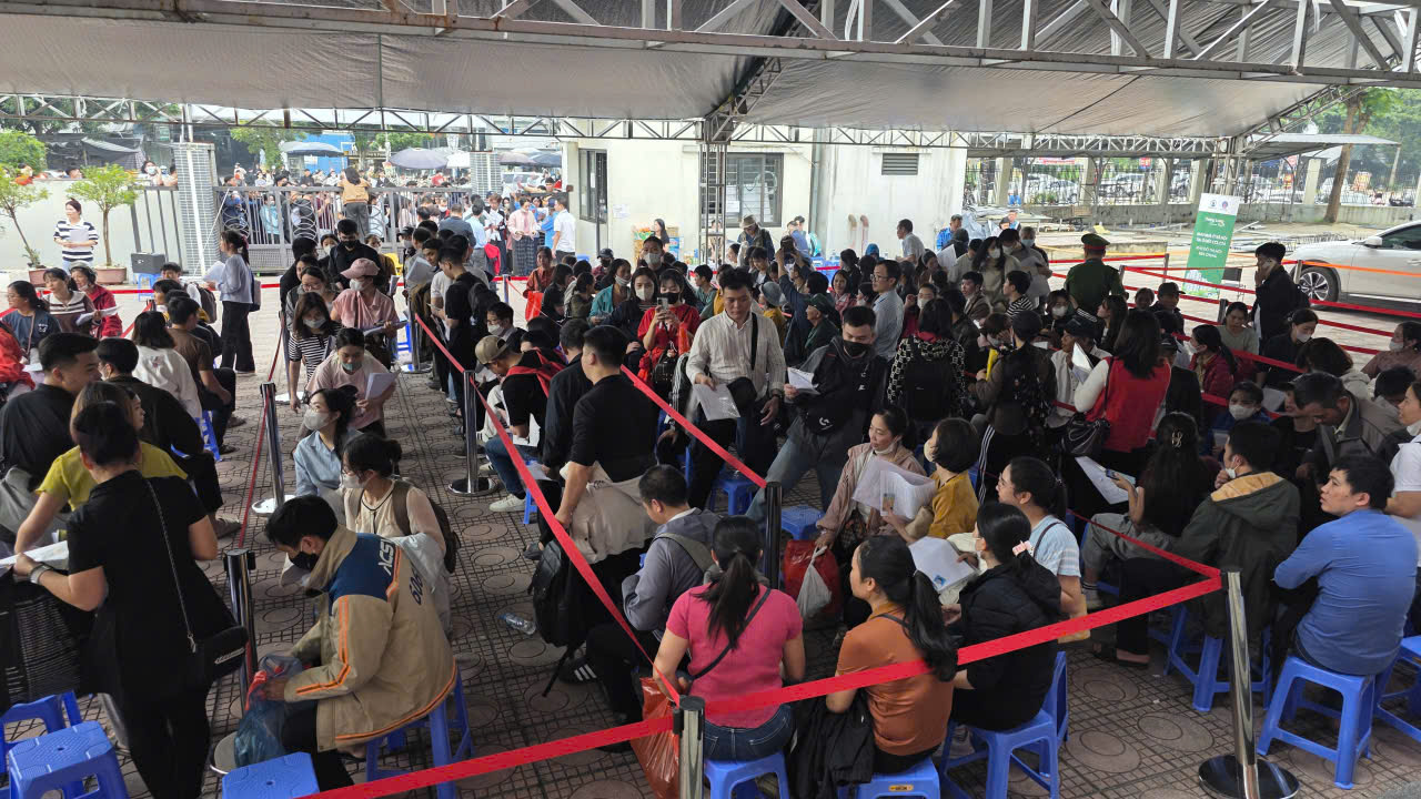 Hà Nội: Cận cảnh ngày đầu mở bán dự án nhà ở xã hội CT3 tại khu đô thị Kim Chung- Ảnh 7. Hà Nội: Cận cảnh ngày đầu mở bán dự án nhà ở xã hội CT3 tại khu đô thị Kim Chung- Ảnh 7.