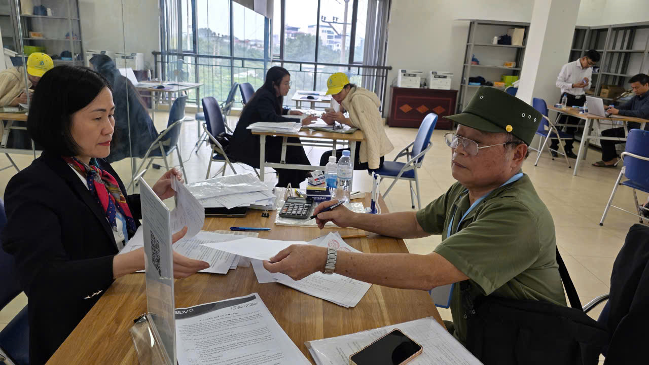 Hà Nội: Cận cảnh ngày đầu mở bán dự án nhà ở xã hội CT3 tại khu đô thị Kim Chung- Ảnh 15.