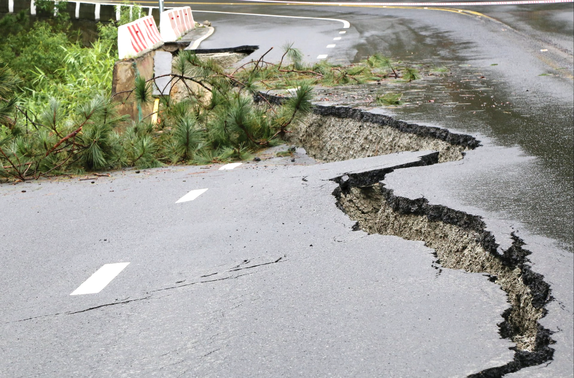 Lâm Đồng: Khẩn trương công bố tình huống khẩn cấp về thiên tai tại đèo Prenn- Ảnh 1. Lâm Đồng: Khẩn trương công bố tình huống khẩn cấp về thiên tai tại đèo Prenn- Ảnh 1.