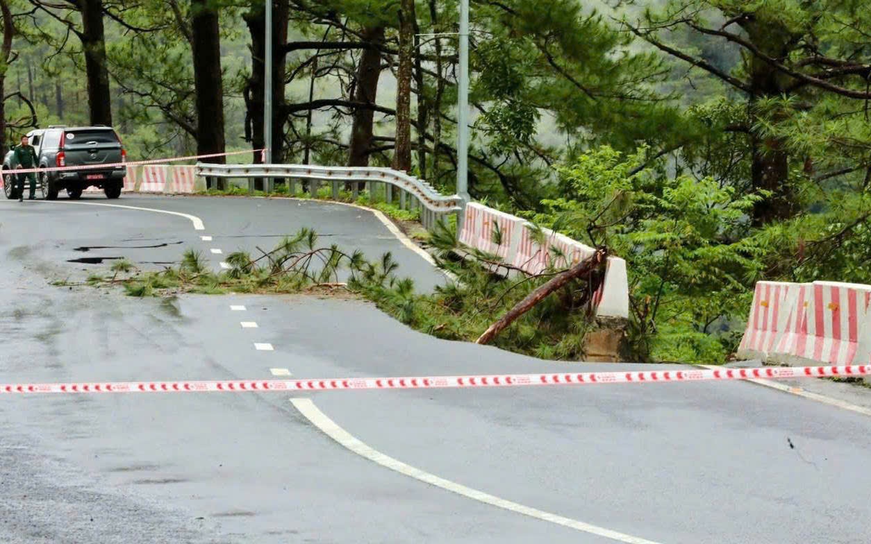 Khánh Hòa: Chưa thông xe đèo Khánh Lê khi chưa đảm bảo các điều kiện an toàn- Ảnh 3. Nhiều tuyến đường đèo tại khu vực miền Trung - Tây Nguyên sạt lở nghiêm trọng