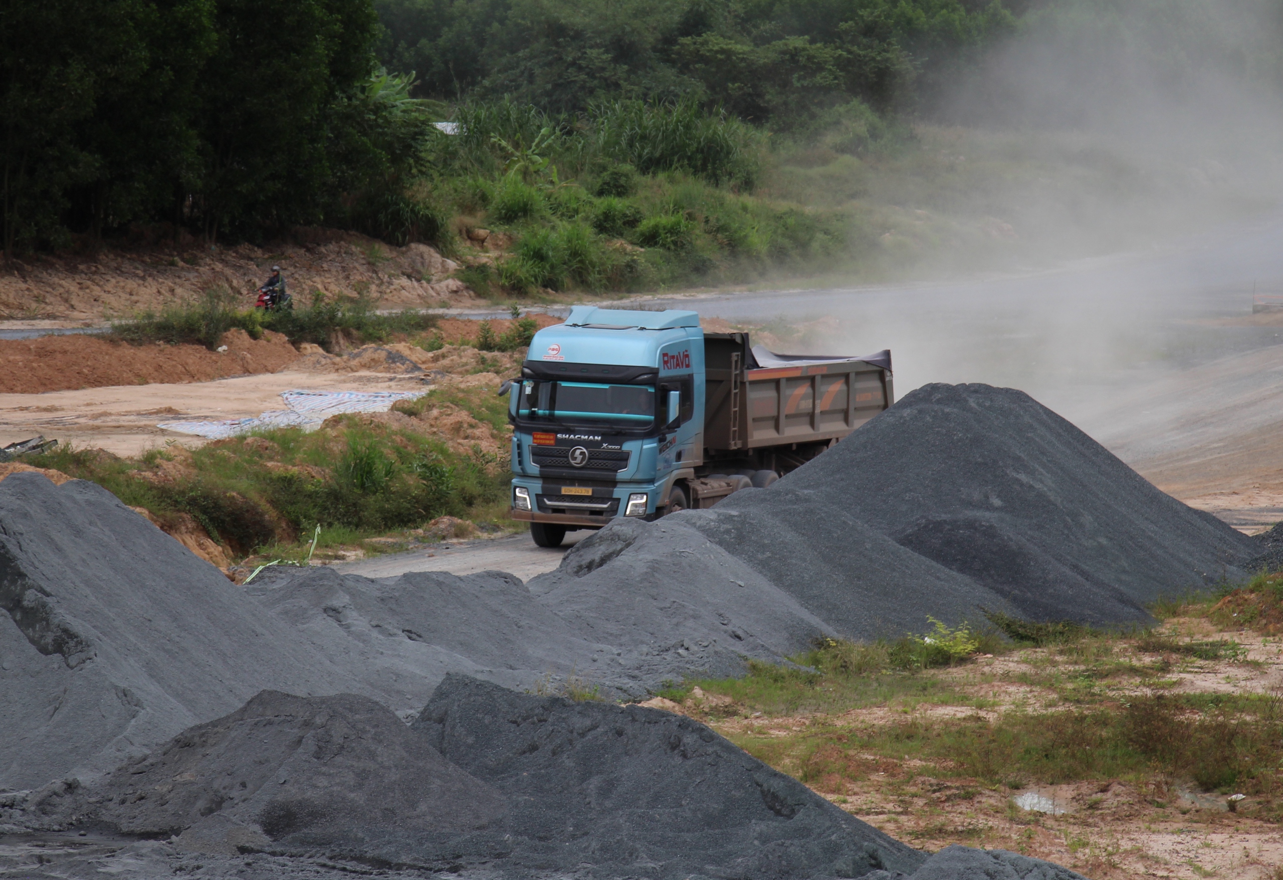 Đồng Nai: 3 ca 4 kíp đua tiến độ thi công cao tốc, vành đai để kịp về đích dịp 19/12- Ảnh 7. Đồng Nai: 3 ca 4 kíp đua tiến độ thi công cao tốc, vành đai để kịp về đích dịp 19/12- Ảnh 7.