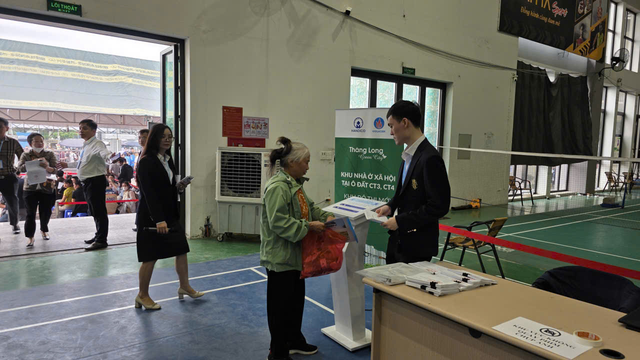 Hà Nội: Cận cảnh ngày đầu mở bán dự án nhà ở xã hội CT3 tại khu đô thị Kim Chung- Ảnh 10. Hà Nội: Cận cảnh ngày đầu mở bán dự án nhà ở xã hội CT3 tại khu đô thị Kim Chung- Ảnh 10.