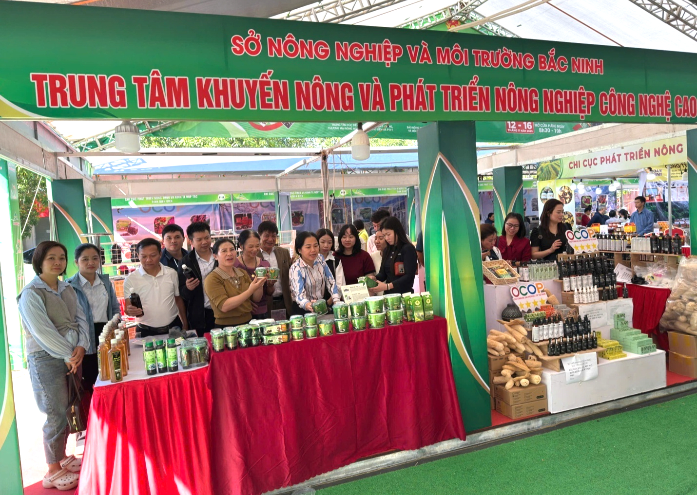 Hành trình phát triển sản phẩm từ quả nhàu của nữ nông dân Bắc Ninh- Ảnh 3. z7224230354981_92562e1c24d376864b078481e9b84947.jpg