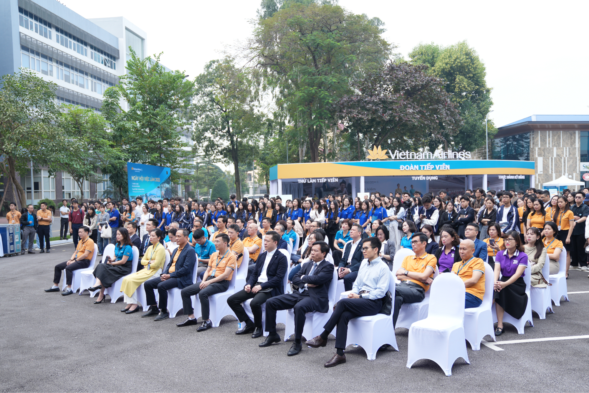 Giới trẻ háo hức tham gia Ngày hội việc làm Vietnam Airlines lần đầu tổ chức- Ảnh 7. Giới trẻ háo hức tham gia Ngày hội việc làm Vietnam Airlines lần đầu tổ chức- Ảnh 7.