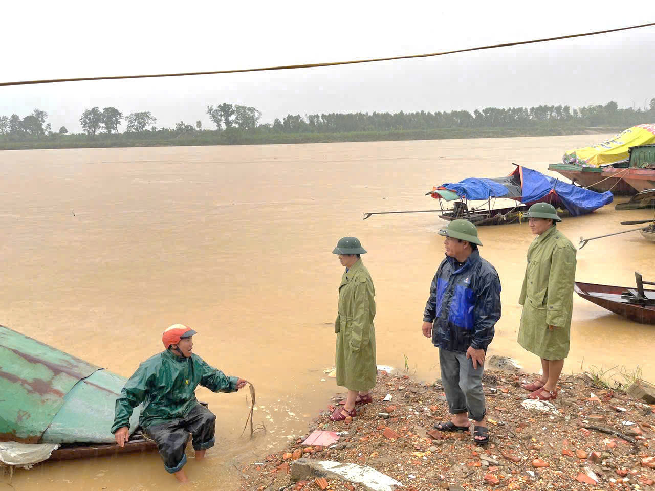 Nghệ An đẩy mạnh tuyên truyền Nghị định 139 để nâng cao an toàn giao thông đường thủy- Ảnh 2. Nghệ An đẩy mạnh tuyên truyền Nghị định 139 để nâng cao an toàn giao thông đường thủy- Ảnh 2.