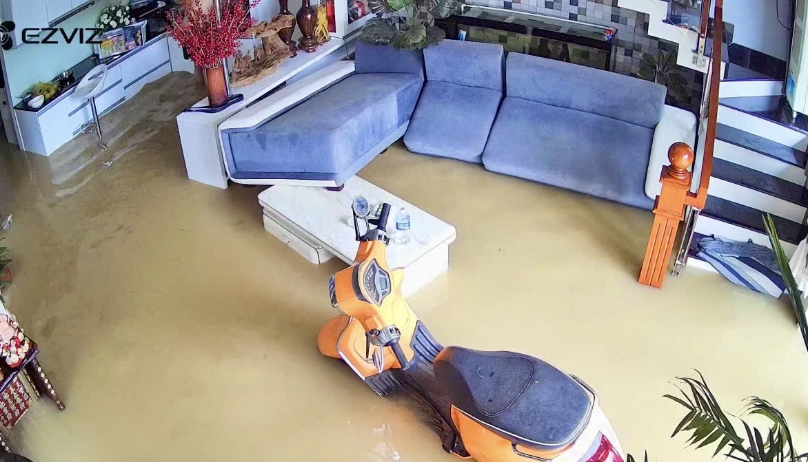 Nhiều địa điểm ngập sâu, giao thông tại Nha Trang tê liệt cục bộ- Ảnh 14. C:\Users\Admin\AppData\Local\Microsoft\Windows\INetCache\Content.Word\d7d359735caed0f089bf.jpg