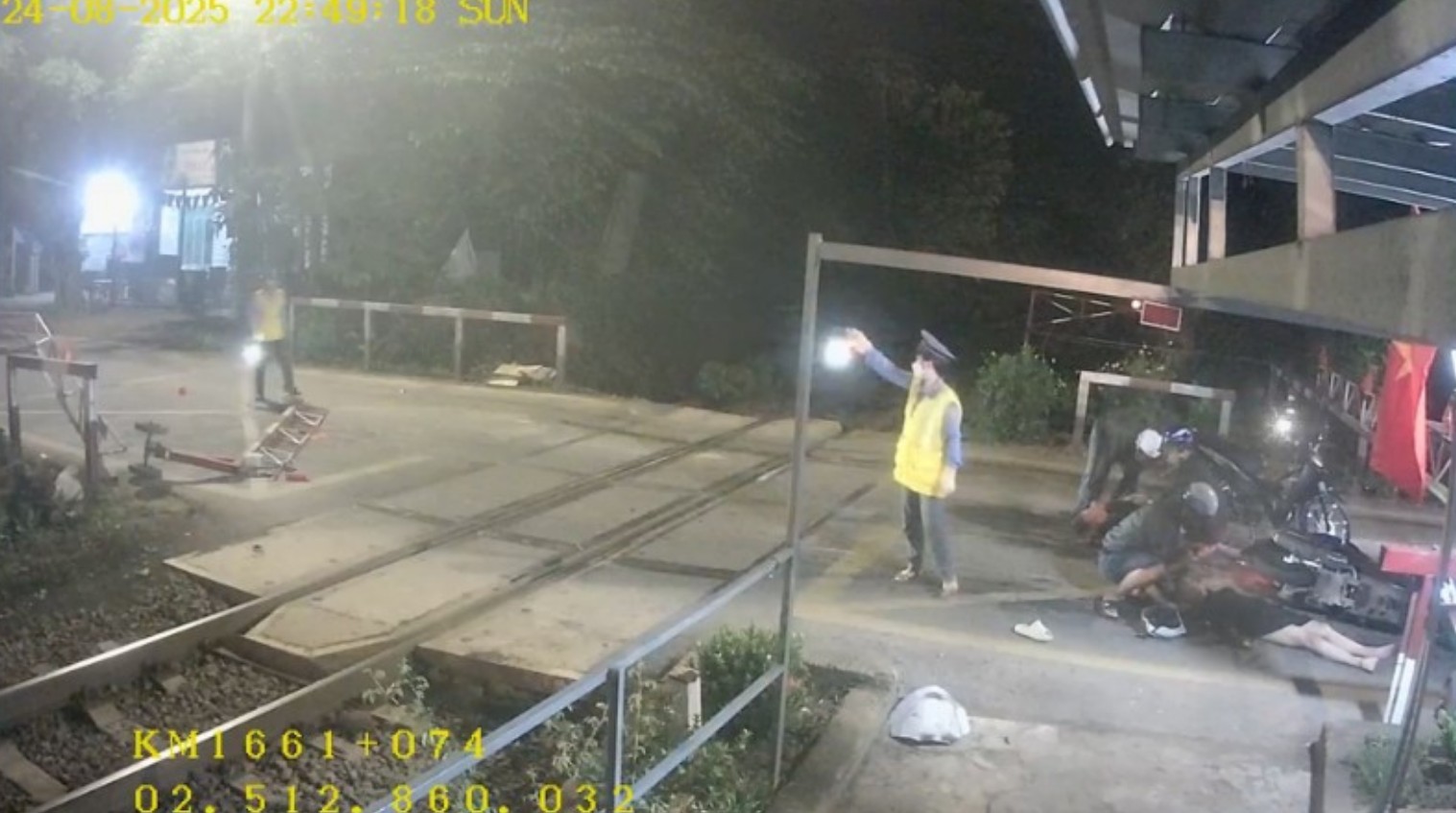 Kiểm soát TNGT khu vực đường ngang đường sắt- Ảnh 1. Kiểm soát TNGT khu vực đường ngang đường sắt- Ảnh 1.