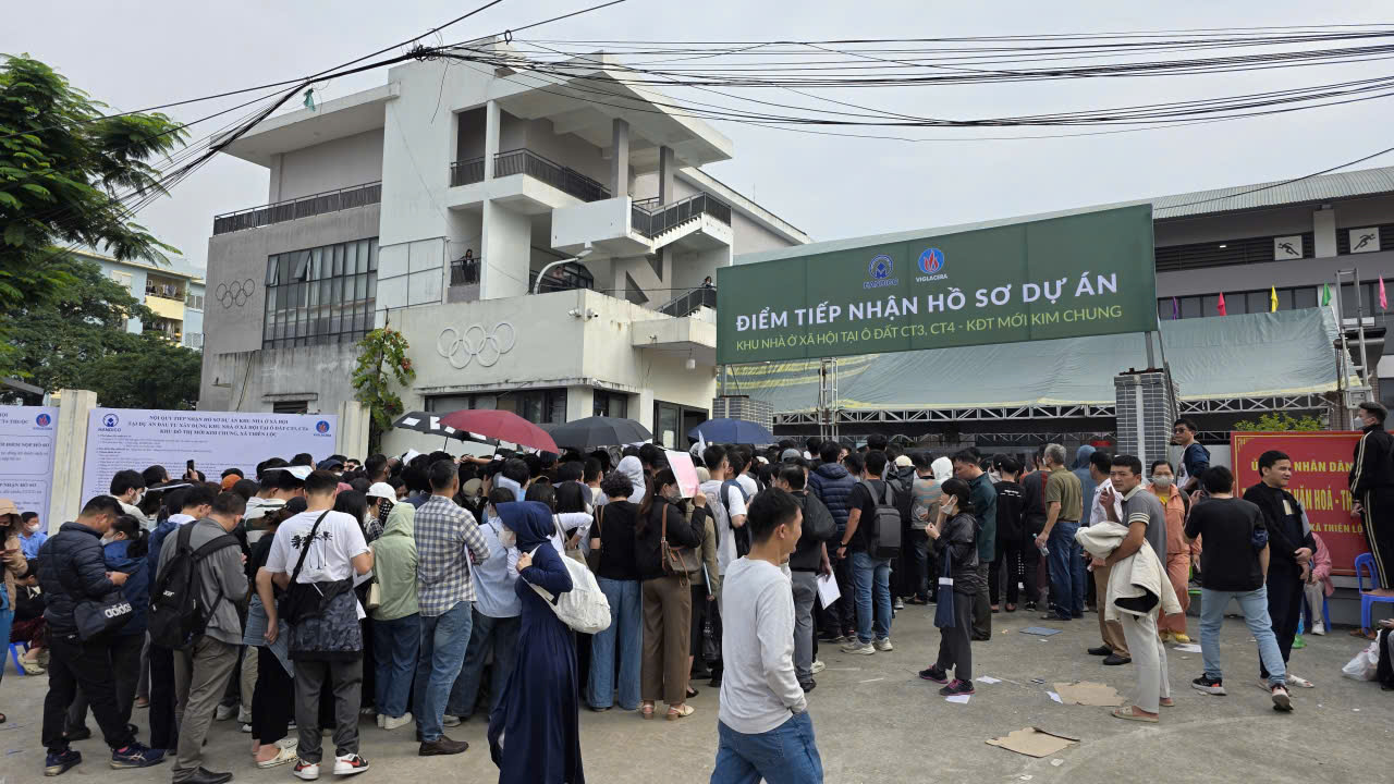 Hà Nội: Cận cảnh ngày đầu mở bán dự án nhà ở xã hội CT3 tại khu đô thị Kim Chung- Ảnh 3. Hà Nội: Cận cảnh ngày đầu mở bán dự án nhà ở xã hội CT3 tại khu đô thị Kim Chung- Ảnh 3.