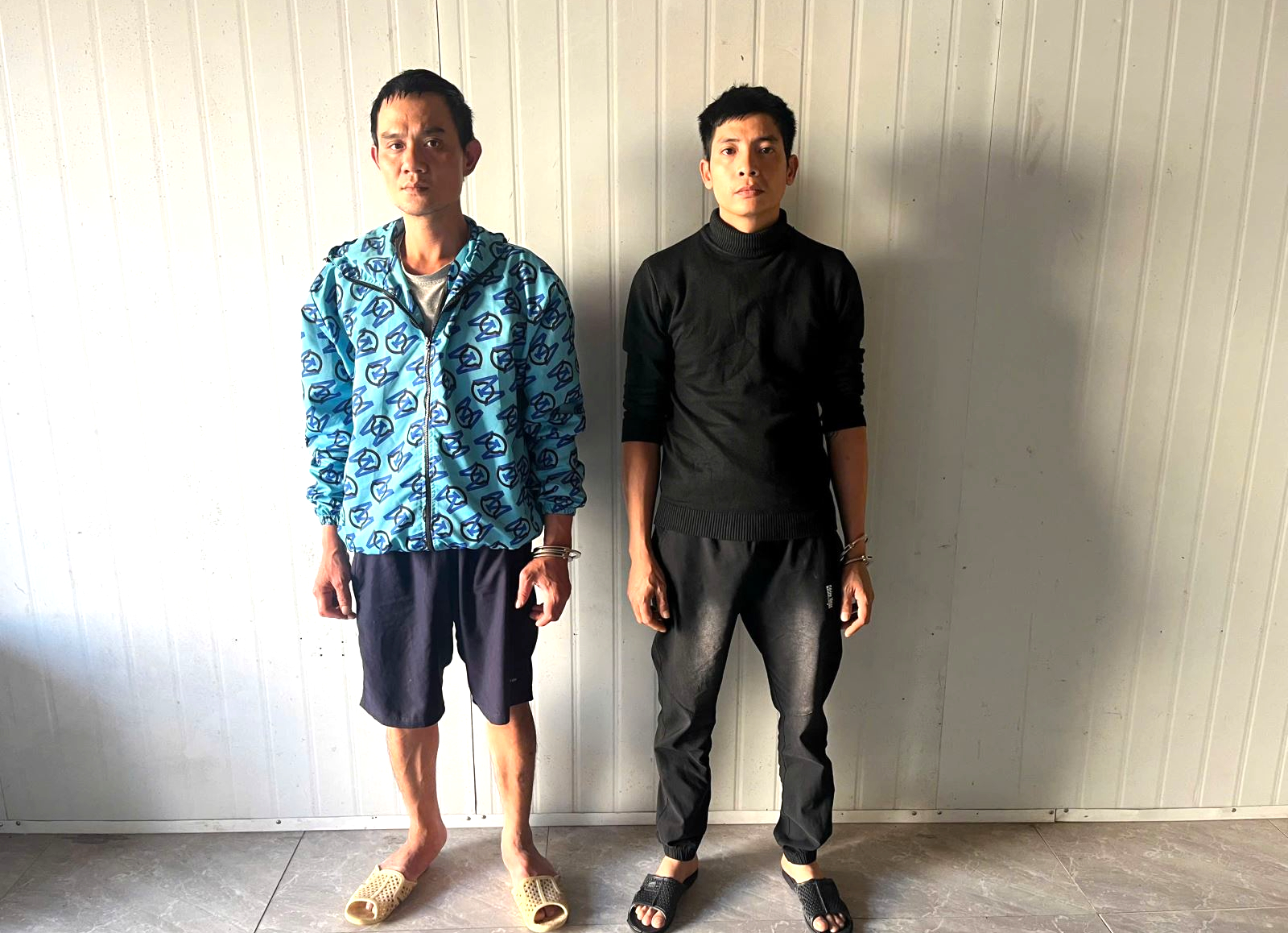 Bắt hai đối tượng đập vỡ kính ô tô trộm gần 200 triệu đồng ở Bắc Ninh- Ảnh 1. Bắt hai đối tượng đập vỡ kính ô tô trộm gần 200 triệu đồng ở Bắc Ninh- Ảnh 1.