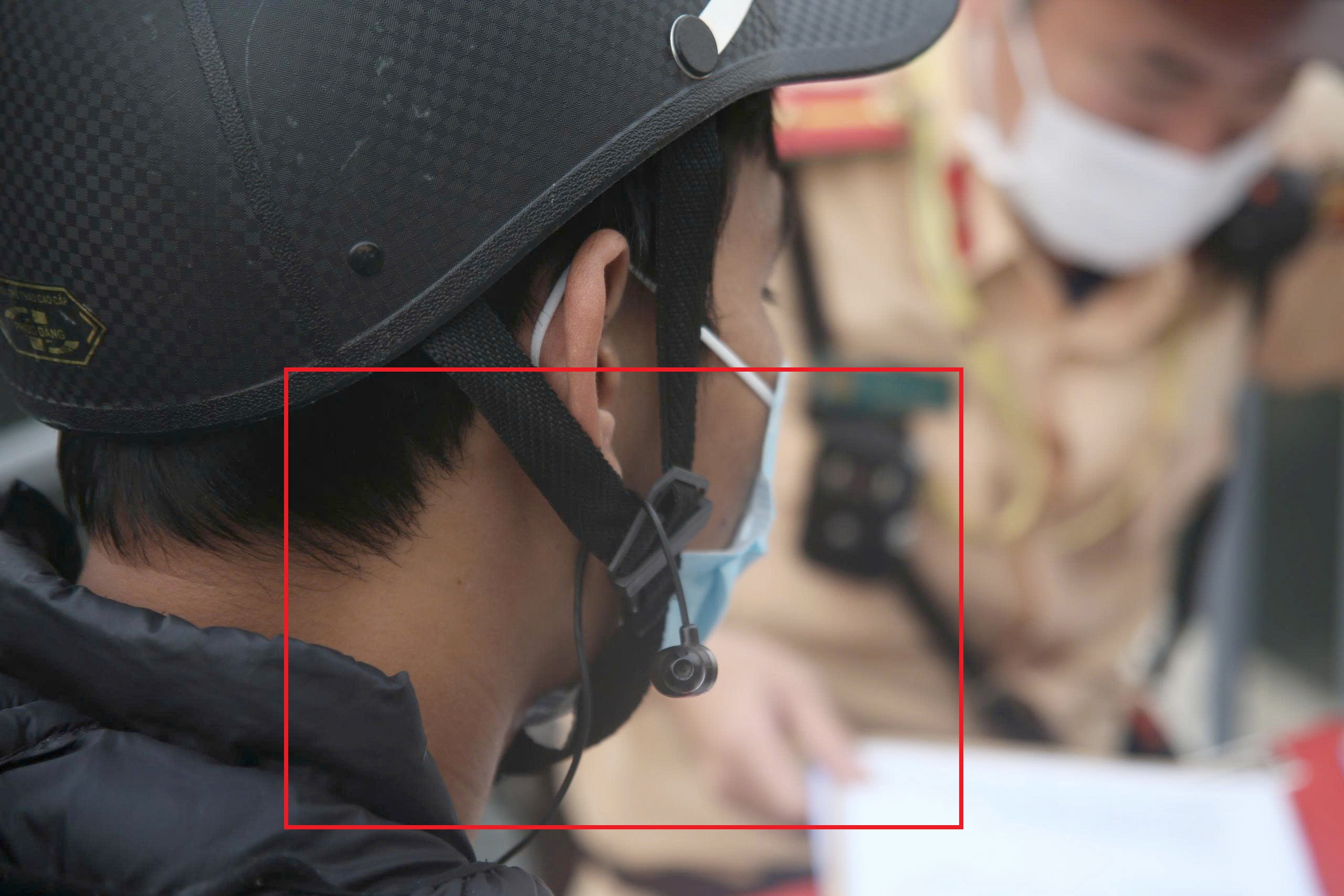 CSGT Hà Nội xử phạt hơn 400 tài xế che biển số, dùng điện thoại khi lái xe- Ảnh 3. CSGT Hà Nội xử phạt hơn 400 tài xế che biển số, dùng điện thoại khi lái xe- Ảnh 3.