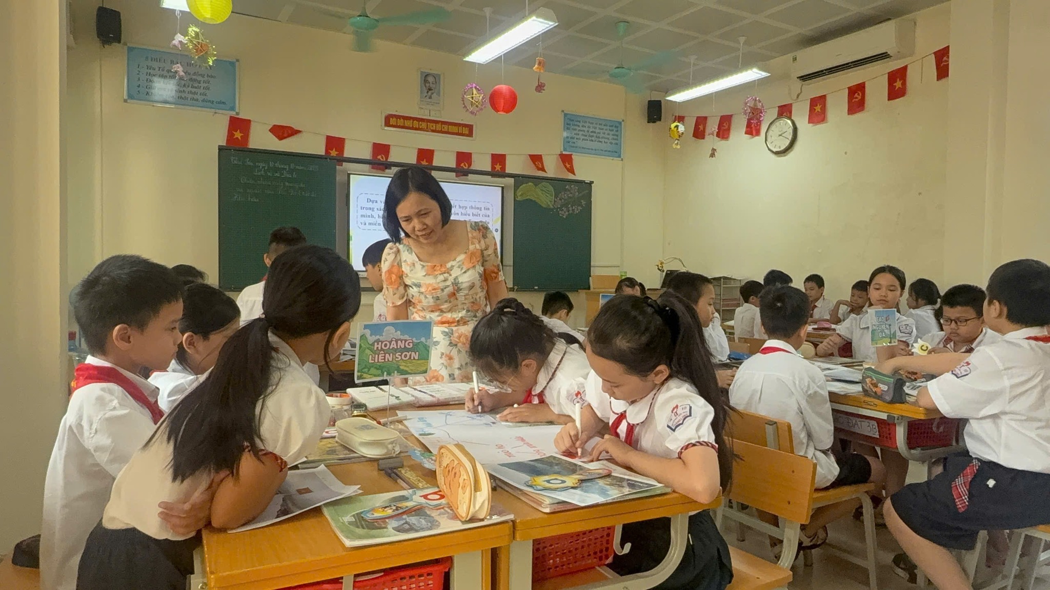 Lương giáo viên có thể tăng thêm 1-2 triệu đồng/tháng từ năm 2026- Ảnh 1. Lương giáo viên có thể tăng thêm 1-2 triệu đồng/tháng từ năm 2026- Ảnh 1.