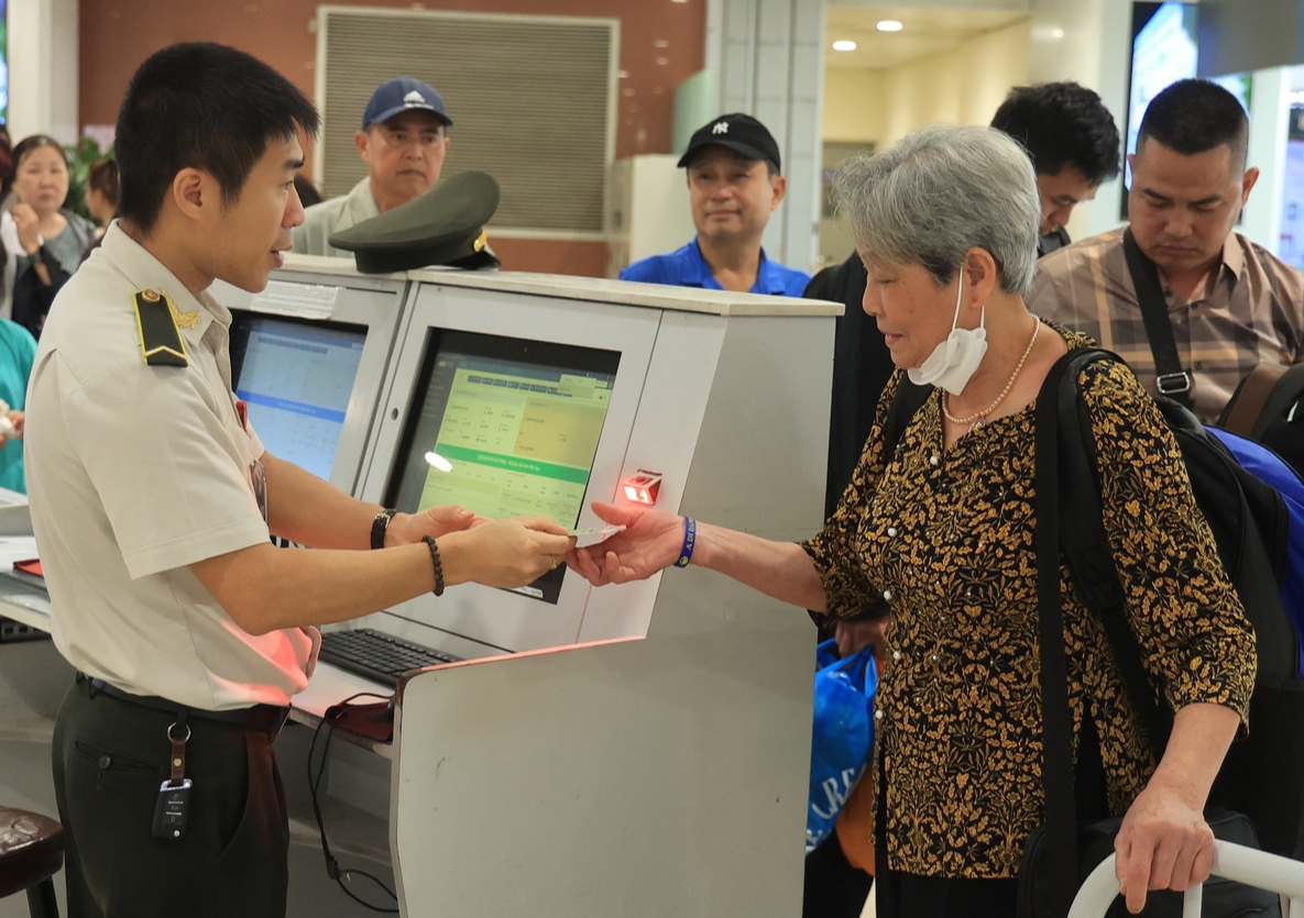 Người cao tuổi được hưởng những ưu đãi gì khi đi máy bay?- Ảnh 1.