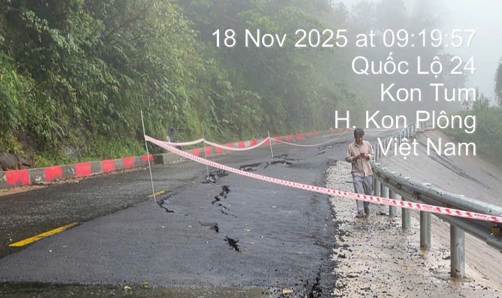 Quốc lộ 24 sạt lở, nền đường đứt gãy khiến giao thông tắc nghẽn- Ảnh 2.