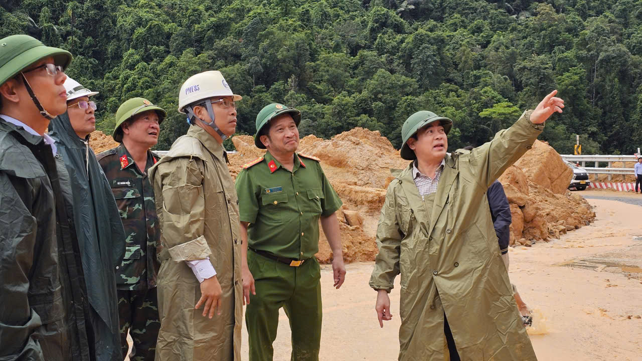 Khánh Hoà: Tình quân - dân khăng khít trong những ngày hoạn nạn vì lũ dữ- Ảnh 2.