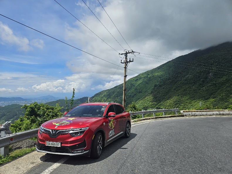 Chủ xe VF 8: “Đạp ga đã như siêu xe, chi phí nuôi xe quá rẻ”- Ảnh 1.