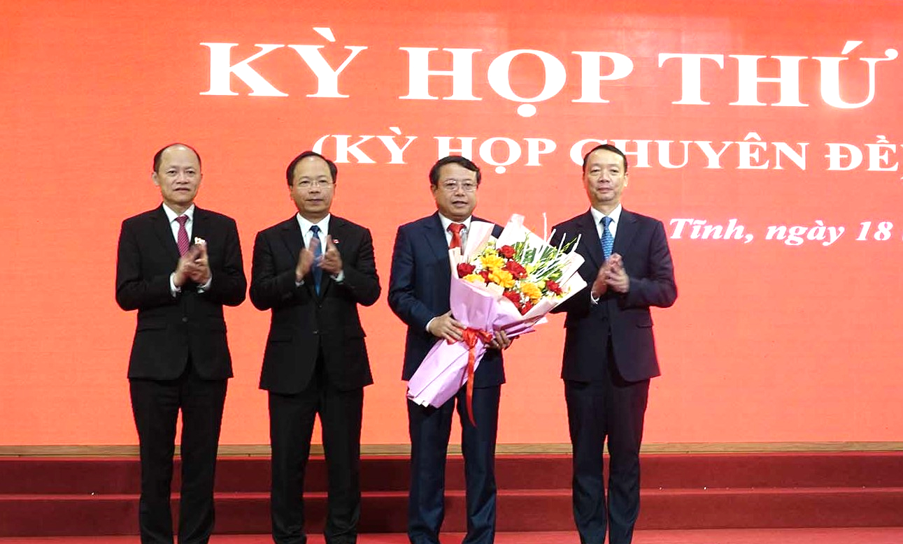 Ông Phan Thiên Định giữ chức Chủ tịch UBND tỉnh Hà Tĩnh- Ảnh 2. Ông Phan Thiên Định giữ chức Chủ tịch UBND tỉnh Hà Tĩnh- Ảnh 2.