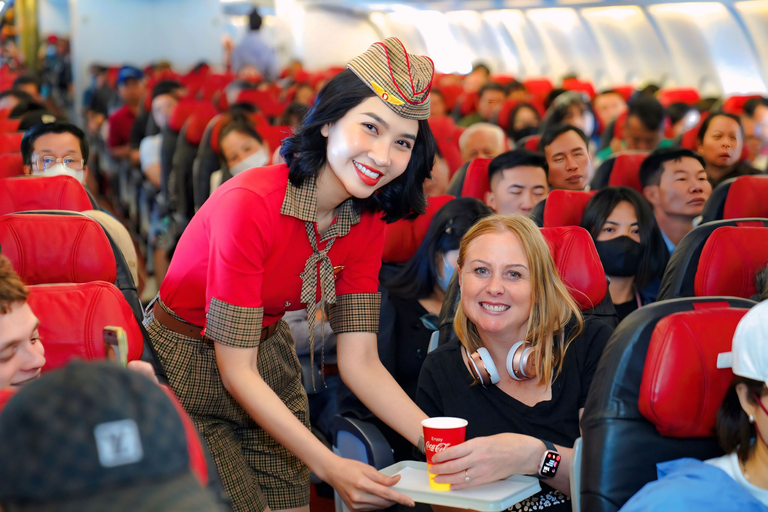 Vietjet khởi động chuỗi ưu đãi "Biết ơn mình" với triệu vé bay giảm giá đến 100%- Ảnh 1.