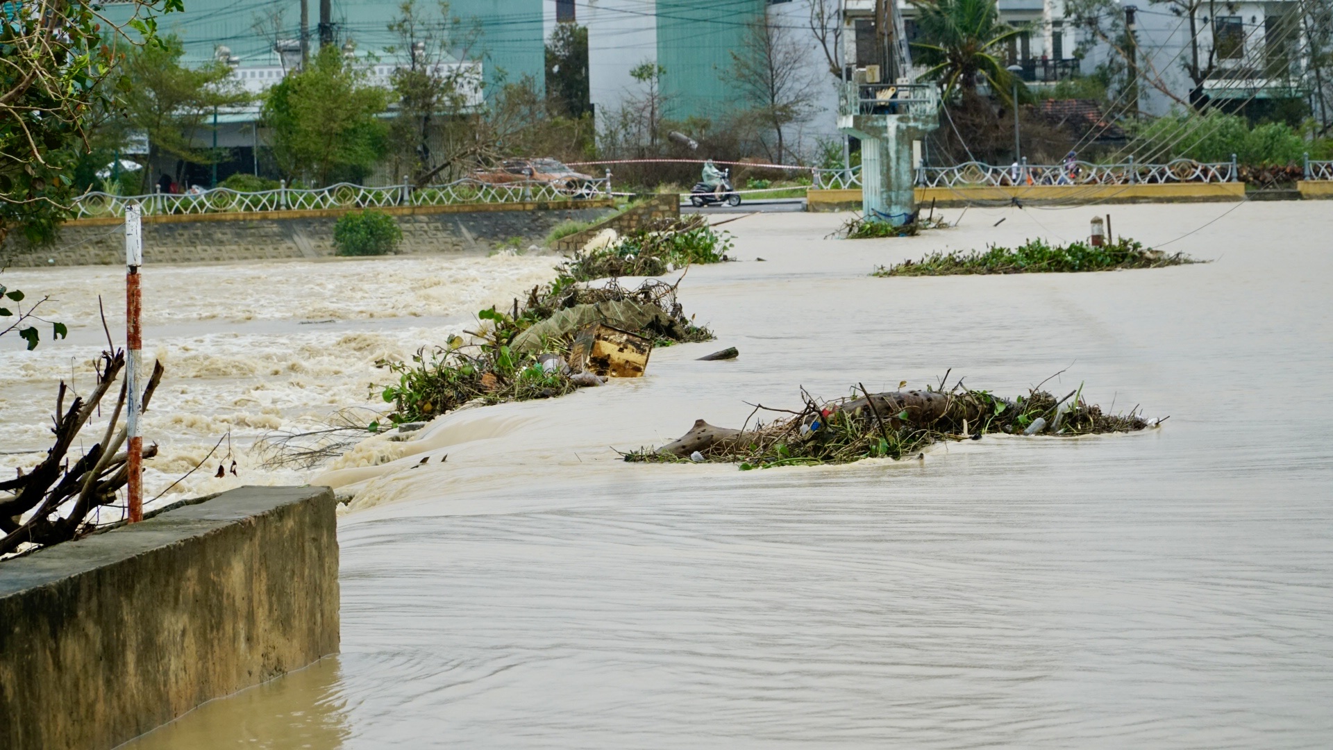 Gia Lai: 3.200 hộ bị ngập lụt, cô lập do mưa lớn kéo dài- Ảnh 2.