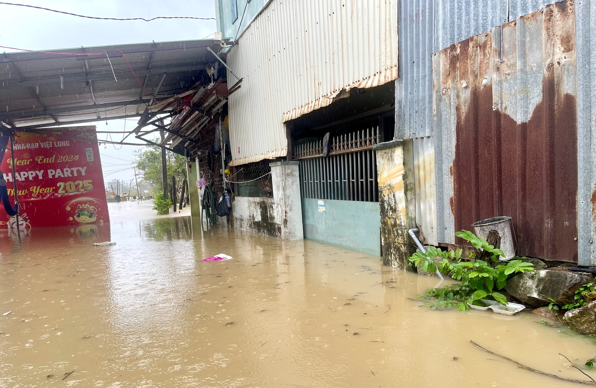 Nhiều khu vực tại Gia Lai ngập cục bộ do mưa lớn liên tiếp nhiều ngày- Ảnh 9.