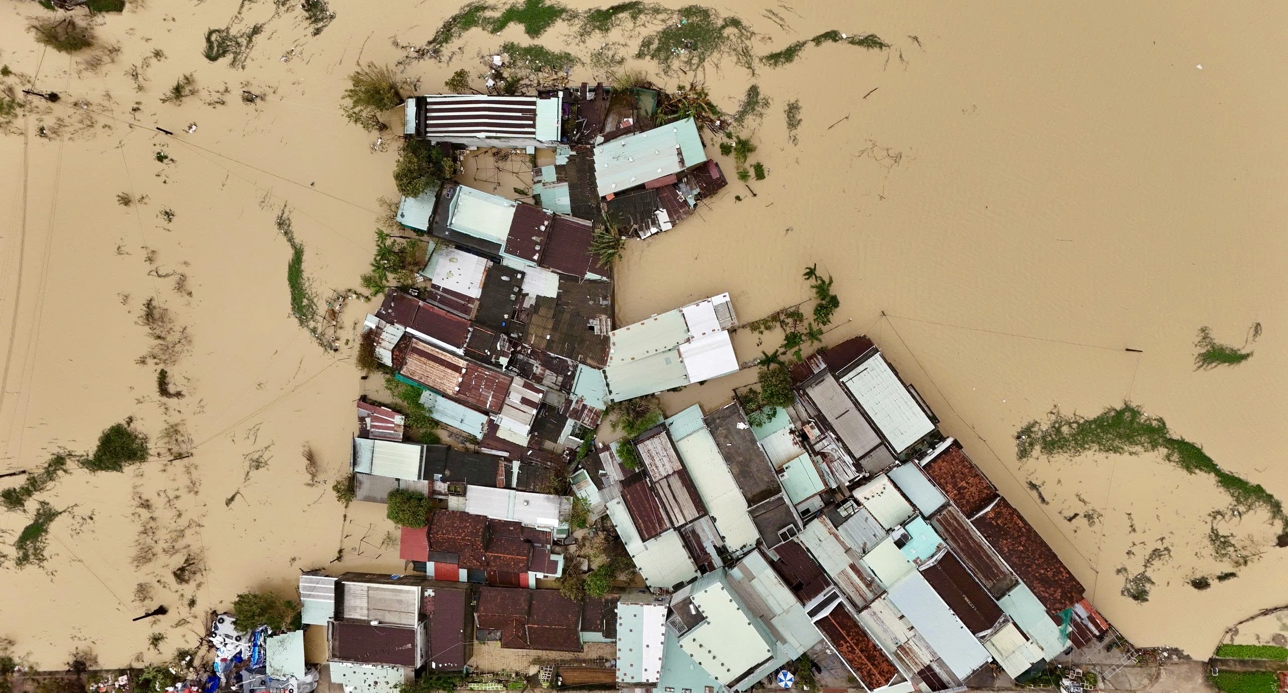 Nhiều khu vực tại Gia Lai ngập cục bộ do mưa lớn liên tiếp nhiều ngày- Ảnh 11.