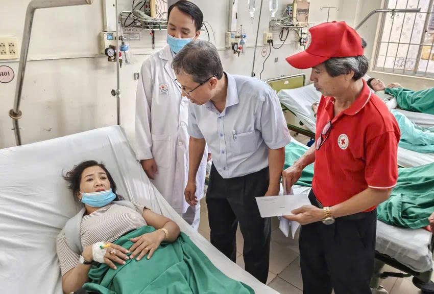 Khánh Hòa: Điều trị miễn phí các nạn nhân bị thương trong vụ sạt lở đèo Khánh Lê- Ảnh 1. Khánh Hòa: Điều trị miễn phí các nạn nhân bị thương trong vụ sạt lở đèo Khánh Lê- Ảnh 1.