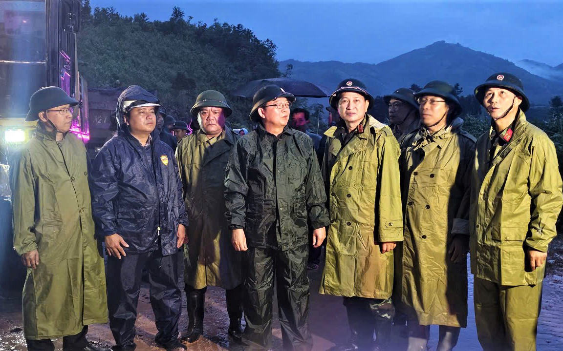 Phó Thủ tướng Hồ Quốc Dũng: Thông đèo sạt lở nhưng không nôn nóng, phải bảo đảm an toàn