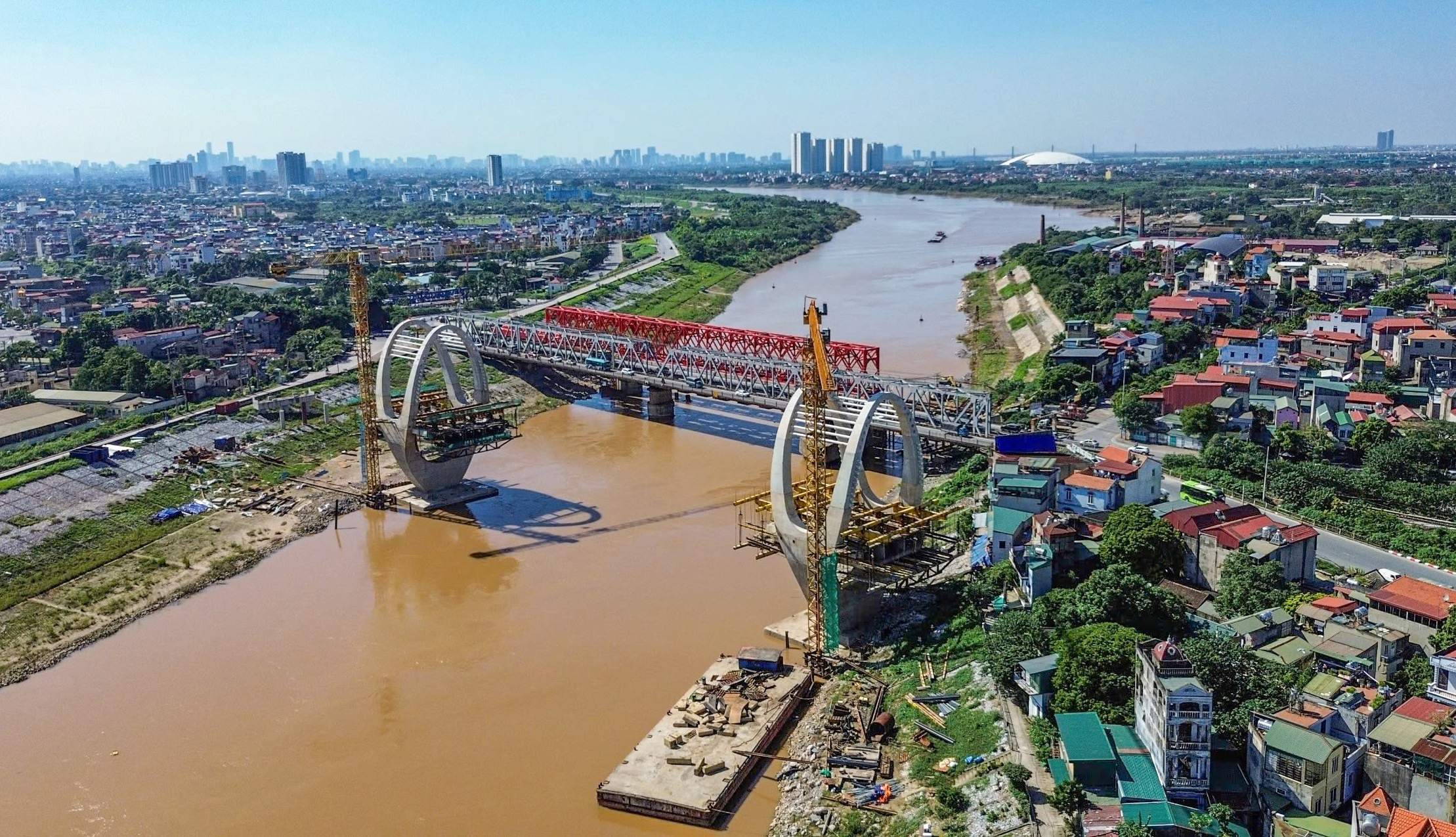 Dự án cầu Đuống “giậm chân tại chỗ”: Mặt bằng chưa xong, tiến độ kéo dài thêm 1 năm- Ảnh 1.