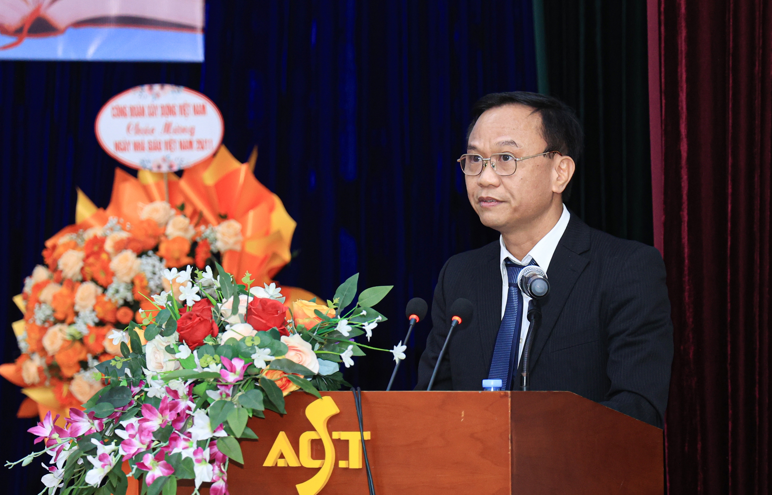 Thứ trưởng Phạm Minh Hà: Đào tạo phải thiết thực, gắn với thực tiễn ngành Xây dựng- Ảnh 3. Thứ trưởng Phạm Minh Hà: Đào tạo phải thiết thực, gắn với thực tiễn ngành Xây dựng- Ảnh 3.