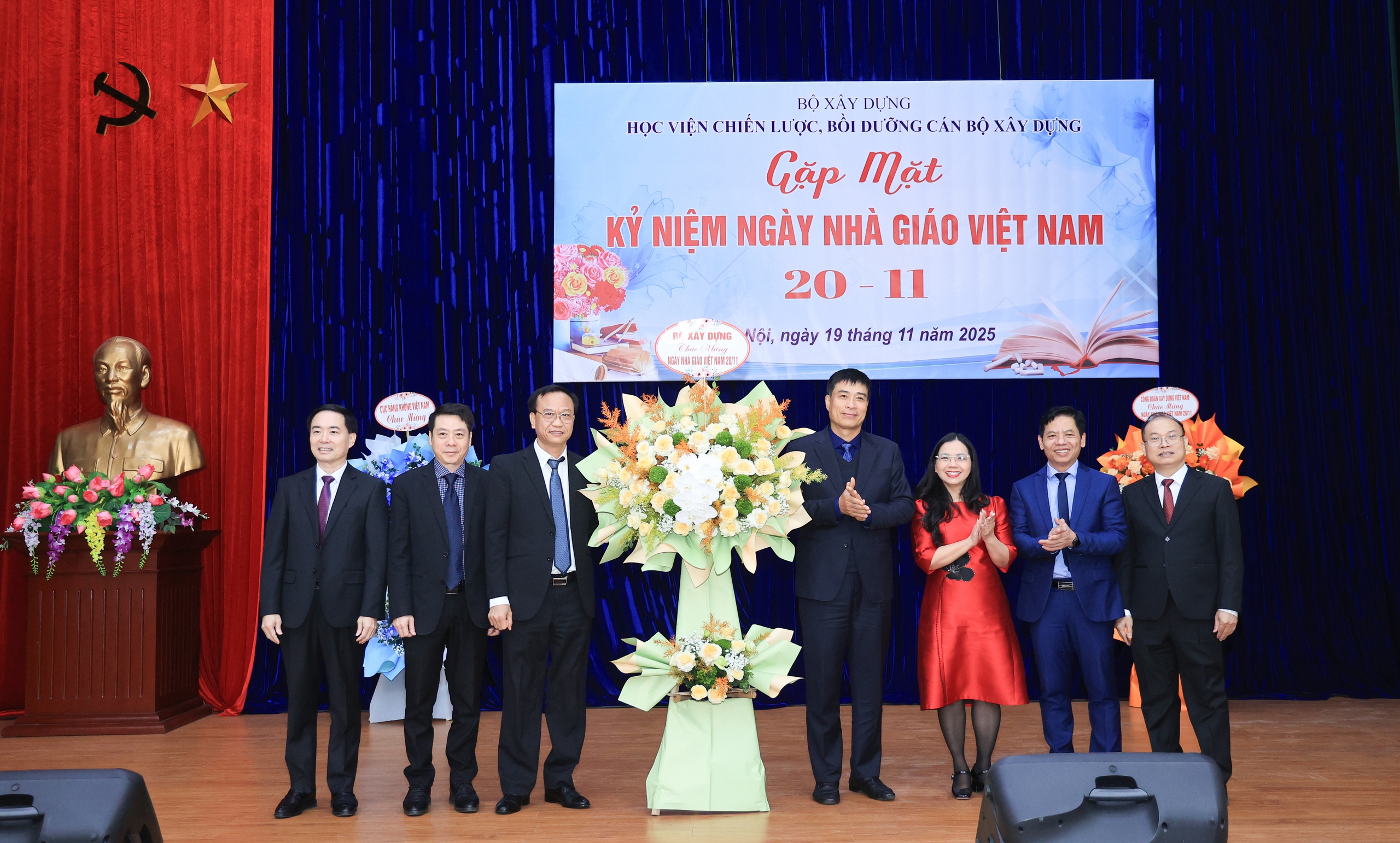 Thứ trưởng Phạm Minh Hà: Đào tạo phải thiết thực, gắn với thực tiễn ngành Xây dựng- Ảnh 2. Thứ trưởng Phạm Minh Hà: Đào tạo phải thiết thực, gắn với thực tiễn ngành Xây dựng- Ảnh 2.