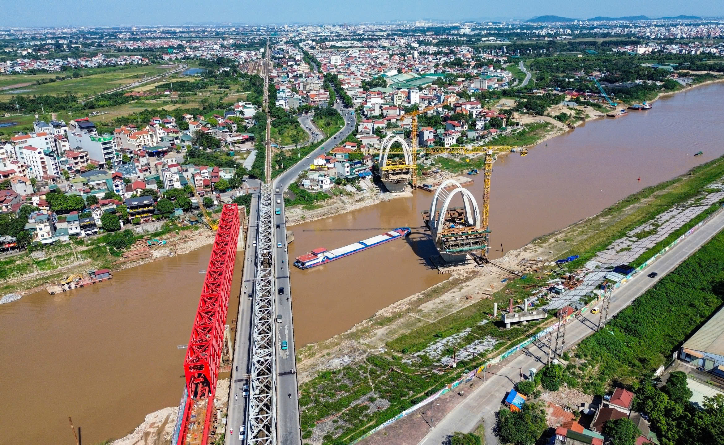 Dự án cầu Đuống “giậm chân tại chỗ”: Mặt bằng chưa xong, tiến độ kéo dài thêm 1 năm- Ảnh 2.