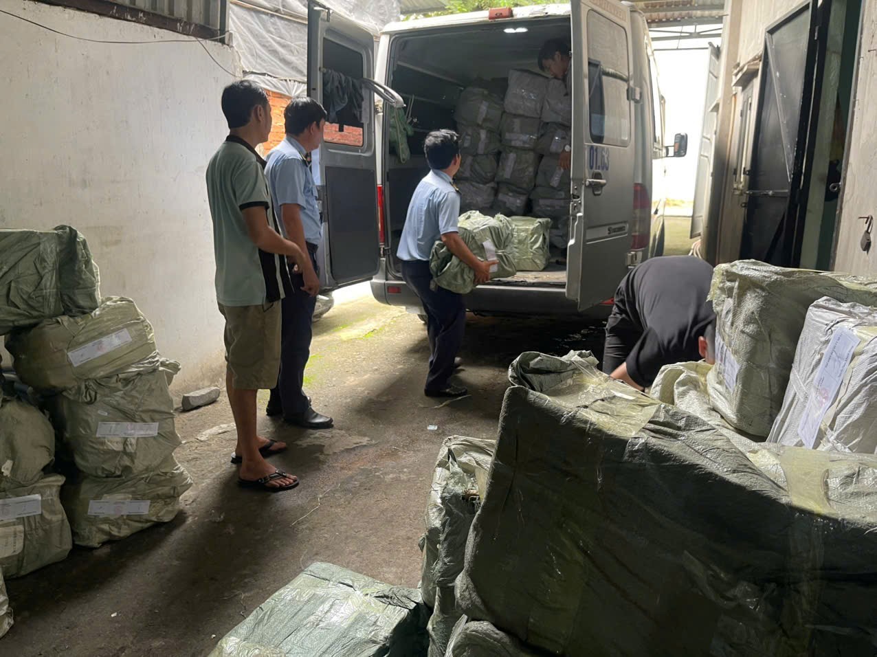 TP.HCM mở đợt "quét" hàng giả, hàng lậu dịp cuối năm- Ảnh 2.