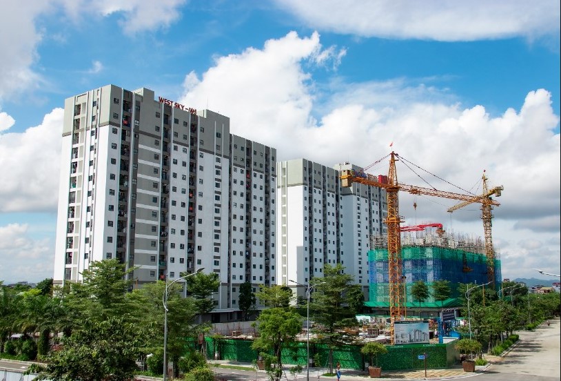 Huế: Hàng trăm người xếp hàng chờ đến lượt bốc thăm mua nhà ở xã hội- Ảnh 9.