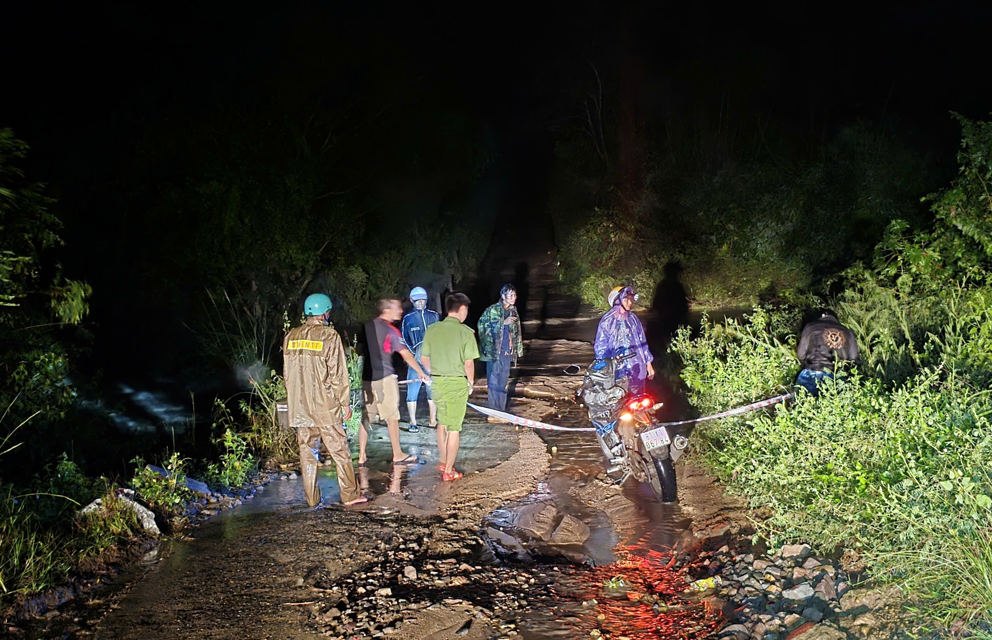 Nhiều tuyến quốc lộ qua Gia Lai bị chia cắt, hàng nghìn nhà dân bị ngập- Ảnh 2.