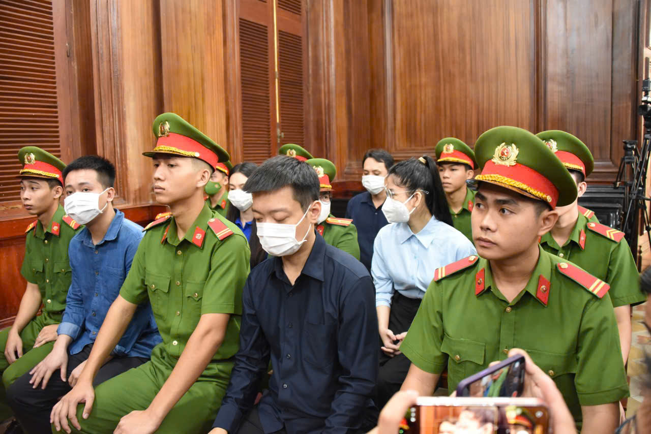 Lời khai của hoa hậu Thùy Tiên, Hằng Du Mục và Quang Linh Vlogs tại tòa- Ảnh 1.