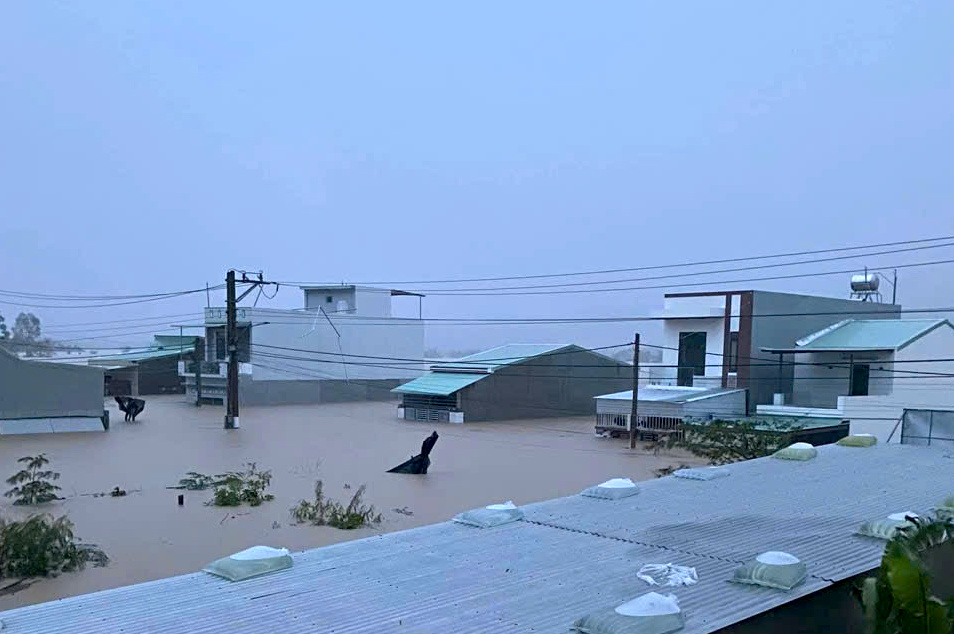 Đắk Lắk: Mưa lớn gây sạt lở đất làm một người tử vong, nhiều khu vực bị chia cắt- Ảnh 3. Đắk Lắk: Mưa lớn gây sạt lở đất làm một người tử vong, nhiều khu vực bị chia cắt- Ảnh 3.