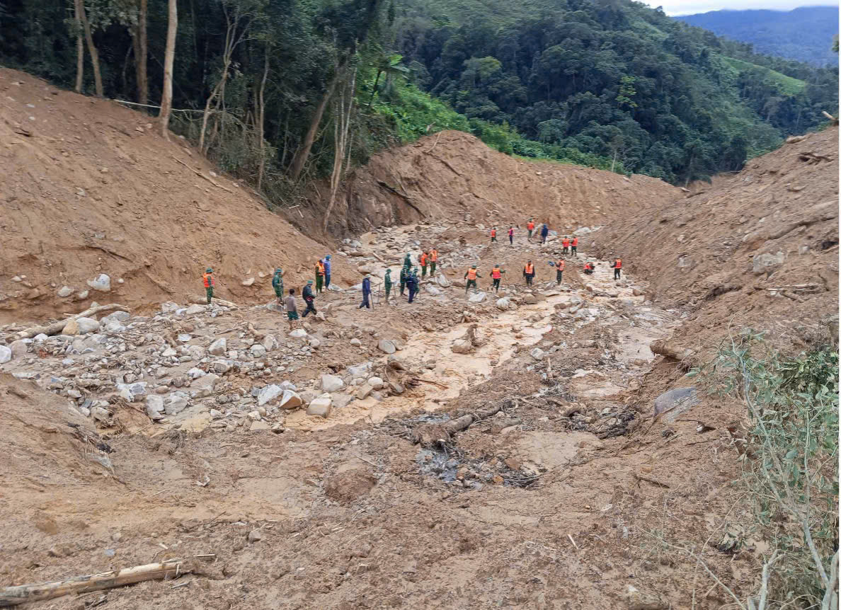 Phát hiện một thi thể vụ lở núi làm 3 người mất tích ở Đà Nẵng- Ảnh 1.