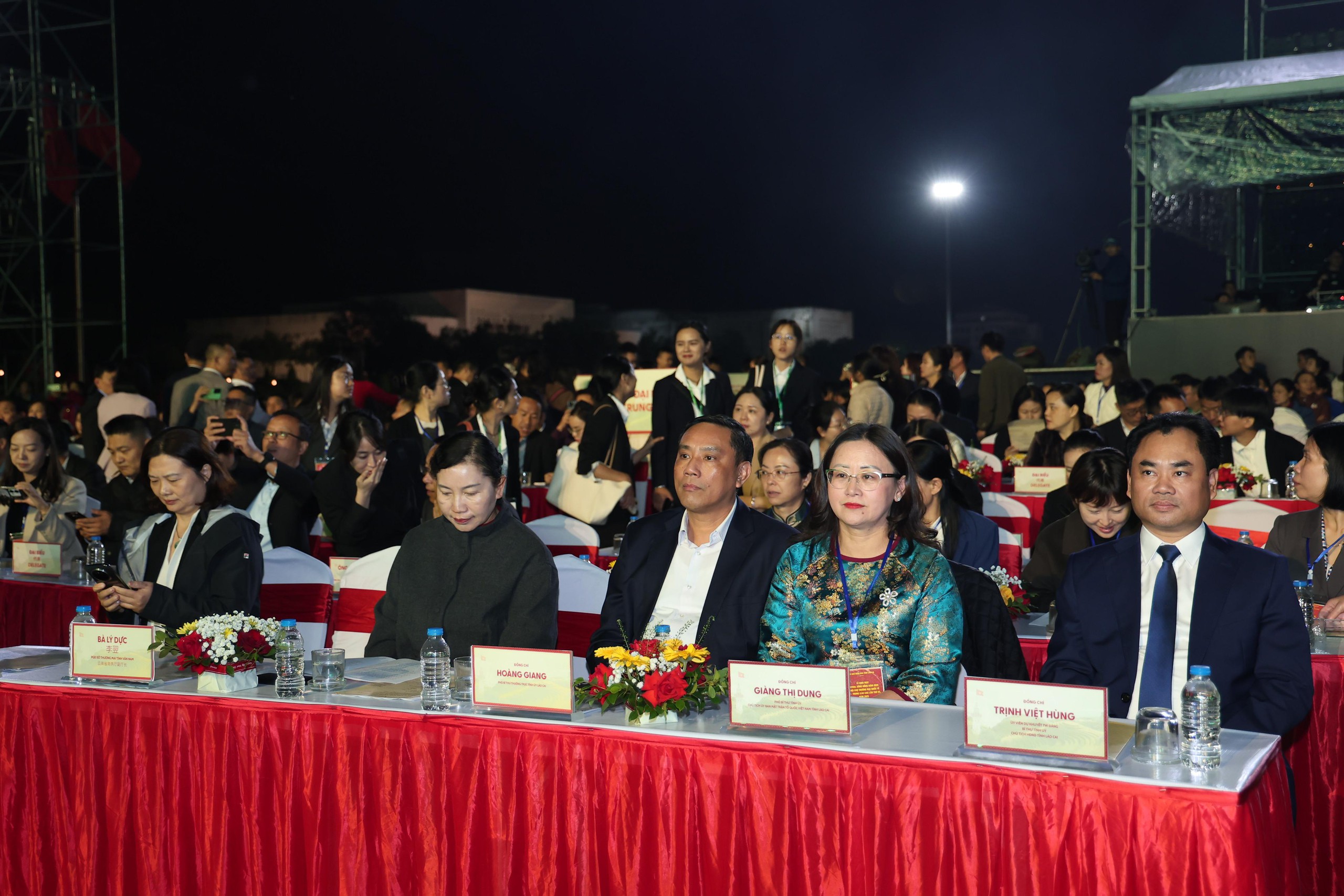 Festival Sông Hồng - Lào Cai "nơi con sông Hồng chảy vào đất Việt"- Ảnh 8. Festival Sông Hồng - Lào Cai "nơi con sông Hồng chảy vào đất Việt"- Ảnh 8.