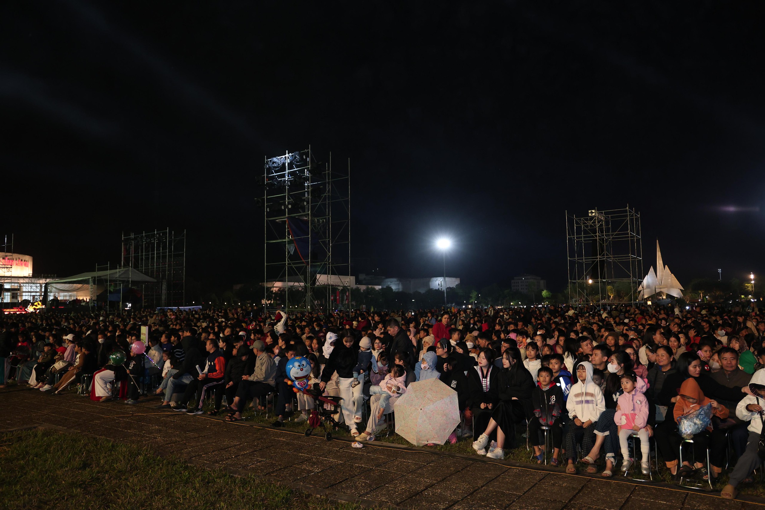 Festival Sông Hồng - Lào Cai "nơi con sông Hồng chảy vào đất Việt"- Ảnh 2. Festival Sông Hồng - Lào Cai "nơi con sông Hồng chảy vào đất Việt"- Ảnh 2.