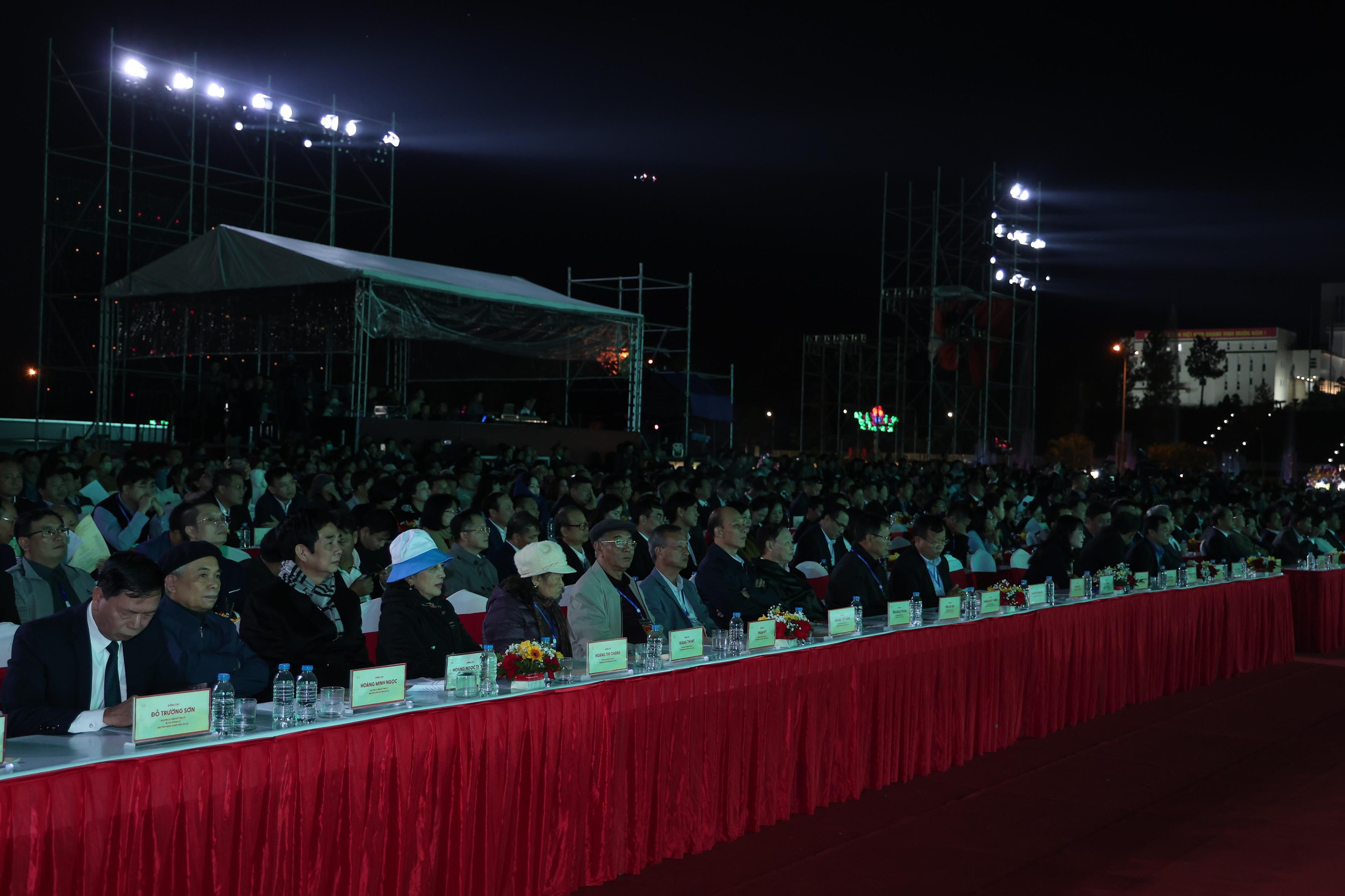 Festival Sông Hồng - Lào Cai "nơi con sông Hồng chảy vào đất Việt"- Ảnh 7. Festival Sông Hồng - Lào Cai "nơi con sông Hồng chảy vào đất Việt"- Ảnh 7.