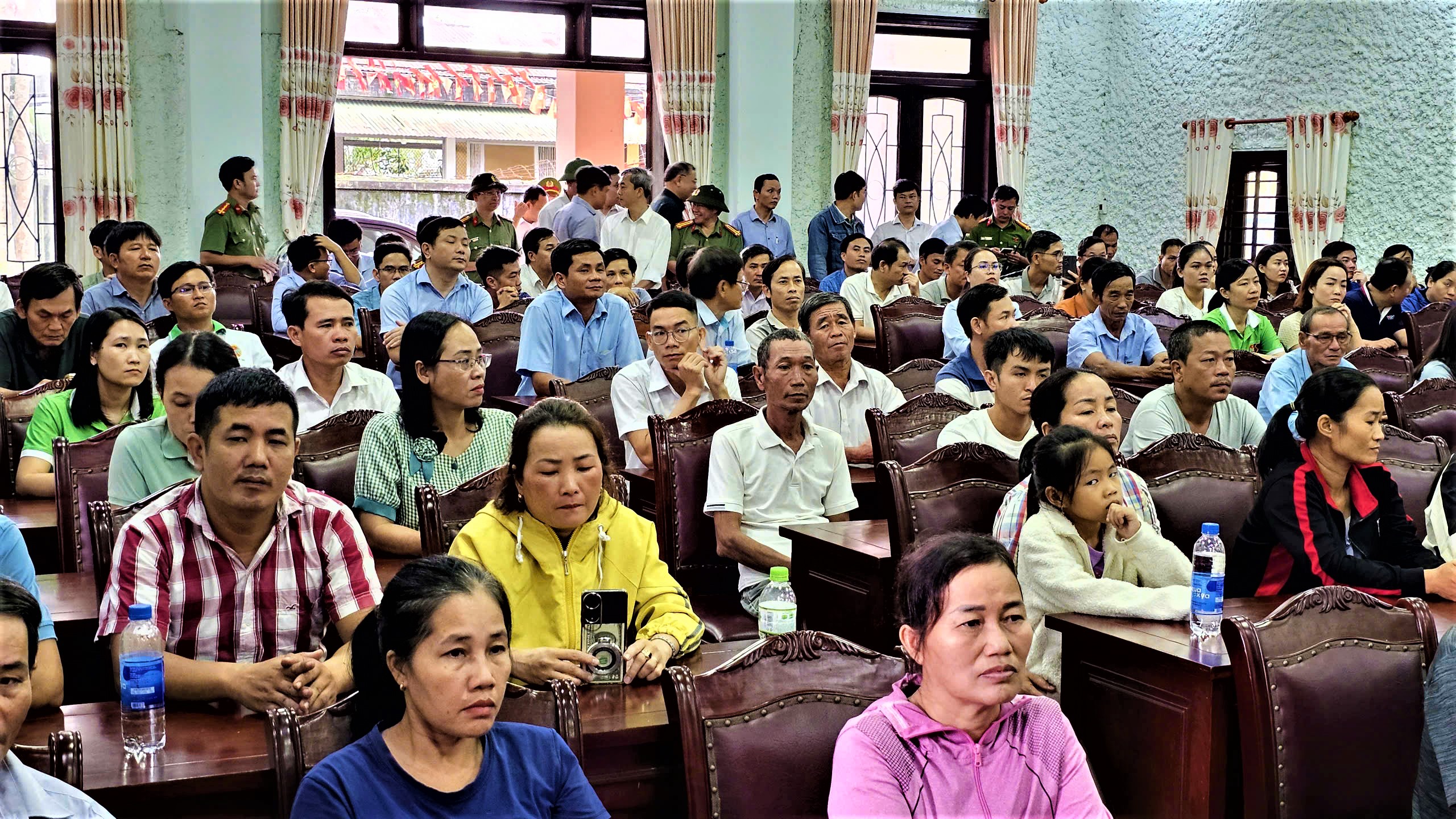 Tổng Bí thư Tô Lâm thăm, tặng quà người dân vùng rốn lũ ở Huế- Ảnh 11.