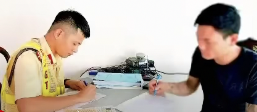 Đồng Nai: Tài xế ô tô tải bị phạt vì tạt đầu xe ben trên quốc lộ 20- Ảnh 2. Đồng Nai: Tài xế ô tô tải bị phạt vì tạt đầu xe ben trên quốc lộ 20- Ảnh 2.