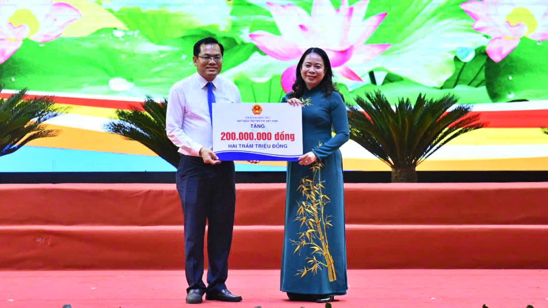 Phó Chủ tịch nước: Cà Mau cần ưu tiên phát triển giao thông, cảng biển và logistics- Ảnh 4. Phó Chủ tịch nước: Cà Mau cần ưu tiên phát triển giao thông, cảng biển và logistics- Ảnh 4.