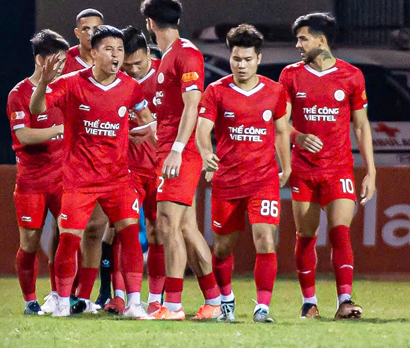 V-League: Đinh Viết Tú lập siêu phẩm giúp Thể Công Viettel vượt qua Thanh Hóa- Ảnh 1. V-League: Đinh Viết Tú lập siêu phẩm giúp Thể Công Viettel vượt qua Thanh Hóa- Ảnh 1.