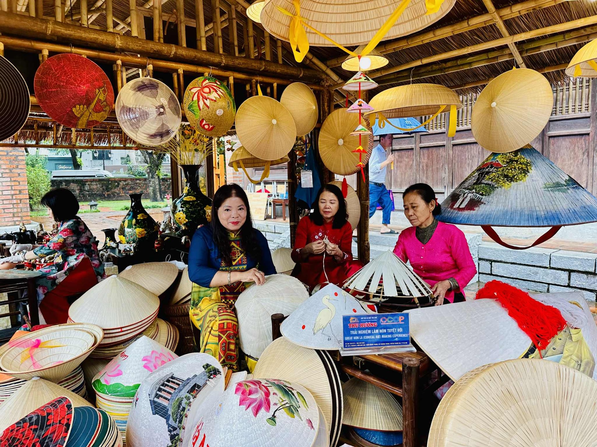 “Hội tụ di sản” - khi hồn nghề cố đô tỏa sáng giữa lòng Thăng Long- Ảnh 2. “Hội tụ di sản” - khi hồn nghề cố đô tỏa sáng giữa lòng Thăng Long- Ảnh 2.