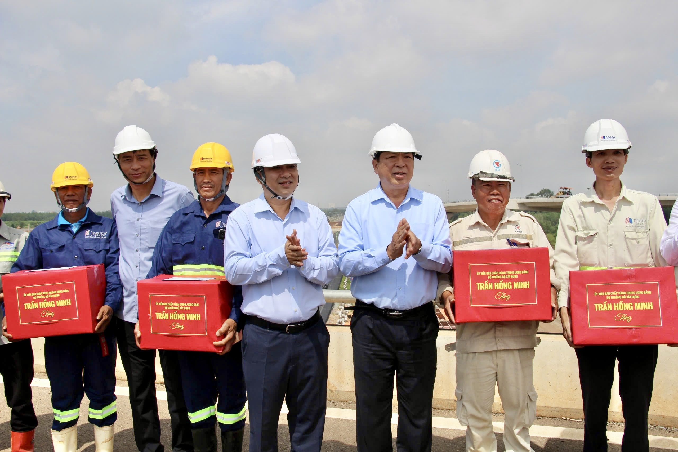 Bộ trưởng Trần Hồng Minh chỉ đạo "thi công sân bay Long Thành đến đâu, sạch đẹp đến đó"- Ảnh 9. Bộ trưởng Trần Hồng Minh chỉ đạo "thi công sân bay Long Thành đến đâu, sạch đẹp đến đó"- Ảnh 9.